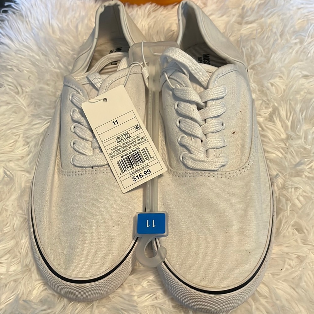 New women’s sneakers size 11 mossimo white